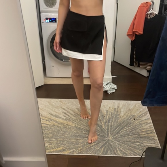 Single Buttoned Split Hem Colorblock Mini Skirt - Picture 6 of 6